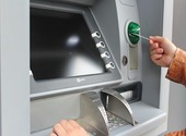 Jackpotting : des hackers dérobent plus d'un million de dollars en piratant des guichets Jackpotting : des hackers dérobent plus d'un million de dollars en piratant des guichets