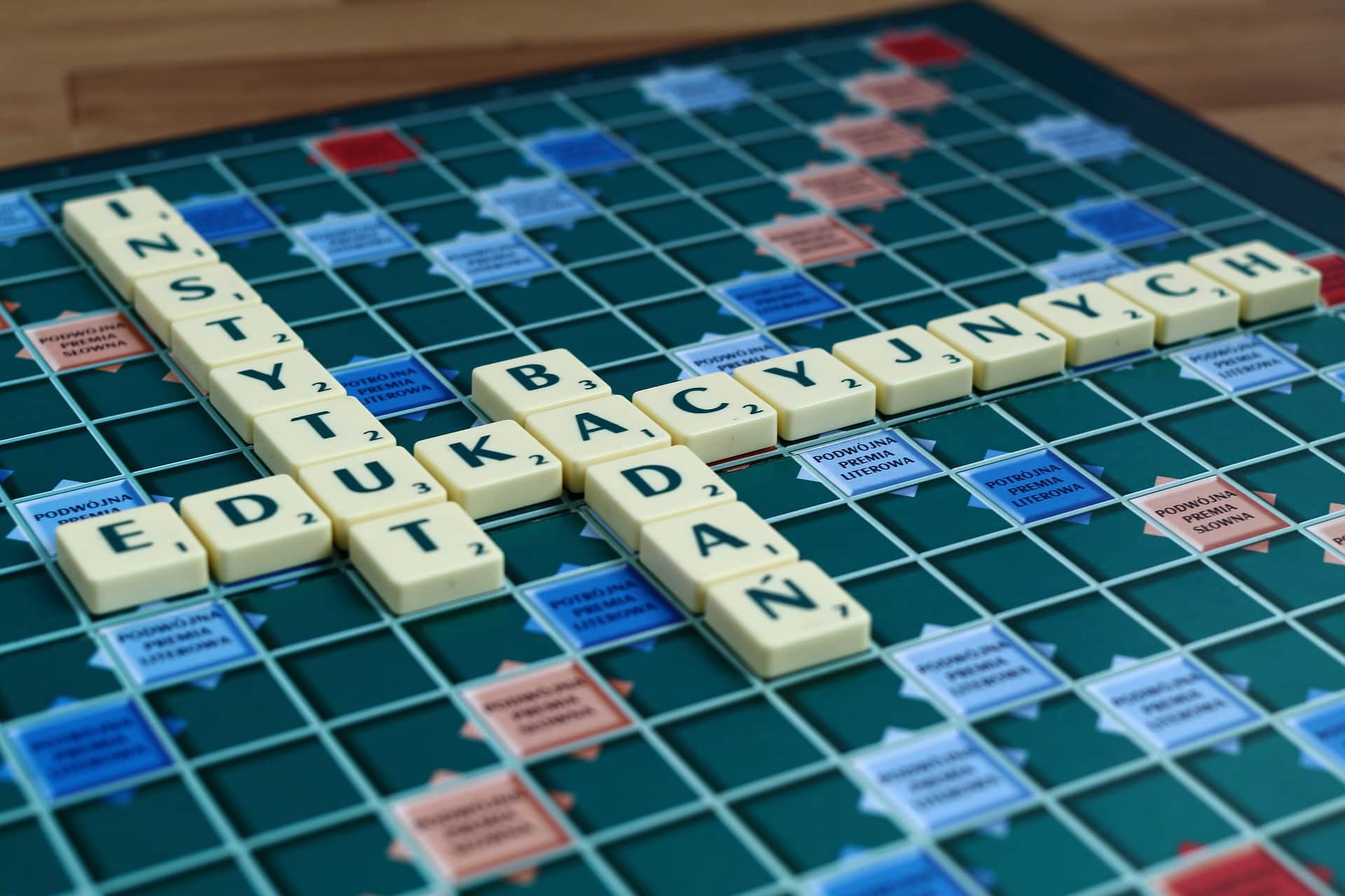 Ne jouez pas au scrabble en ligne, les gens trichent, ou alors trichez mieux qu'eux !